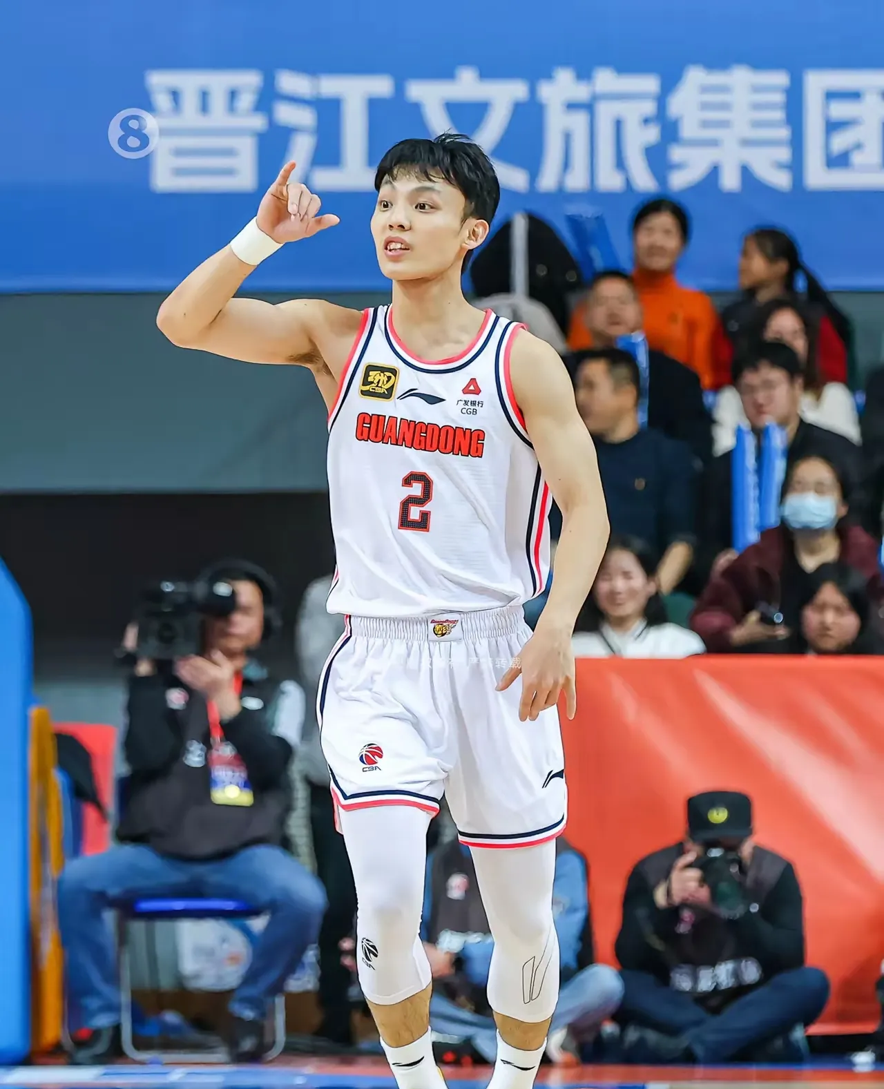 关于新疆男篮战胜广州队，实力碾压对手再现神勇的信息
