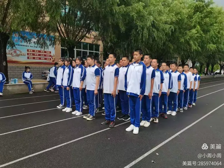 队员们全力以赴，最终的胜利让人感到欣慰