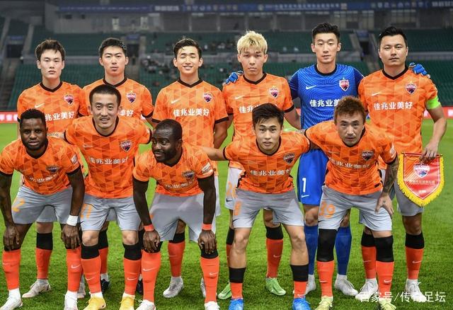 关于深圳佳兆业球队备战关键比赛，全队团结一心的信息